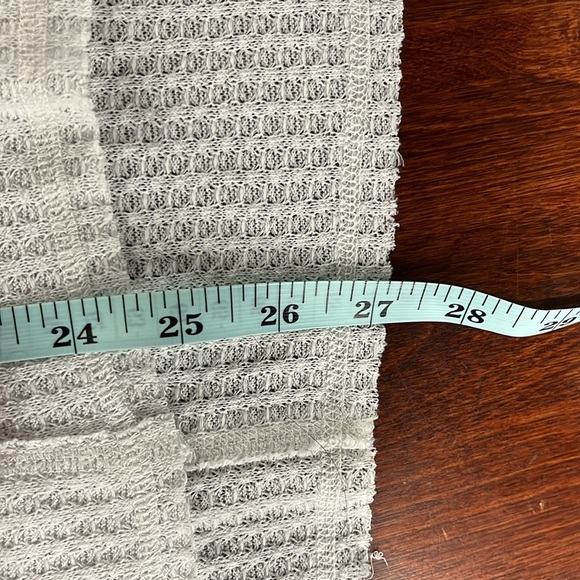 In Loom Womens Top M Cream Blue Red Waffle Knit Boho Sleeves Smocked Cuffs Soft - Picture 12 of 13